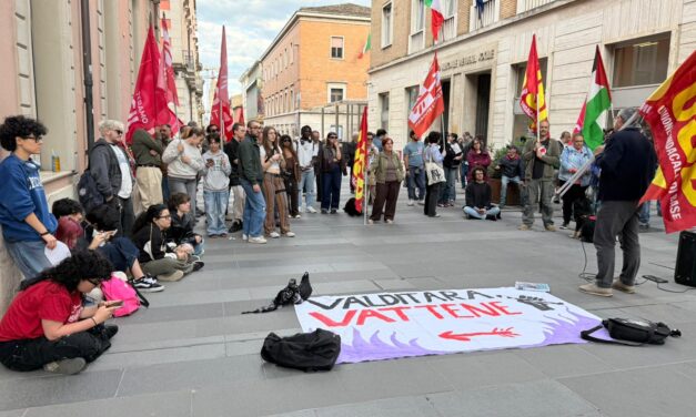Teramo, presidio studentesco durante l’arrivo di Valditara