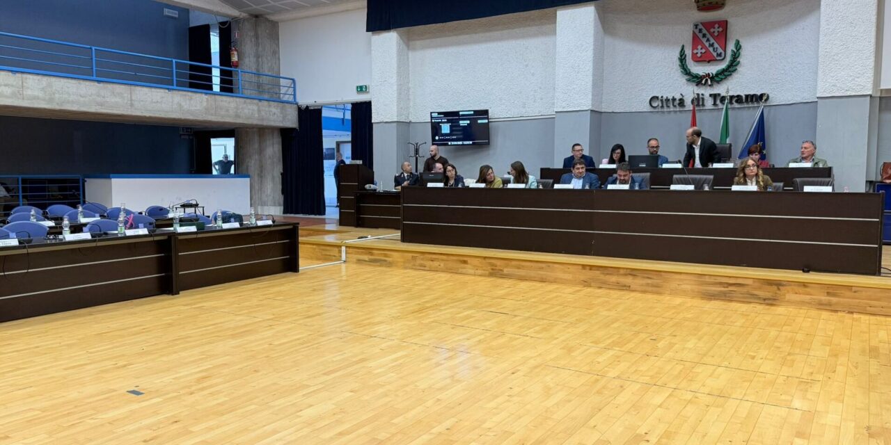 Teramo, question time rinviato: aula senza quorum