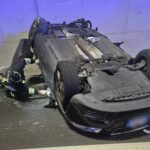 Scontro nel Lotto Zero, auto capovolta in galleria