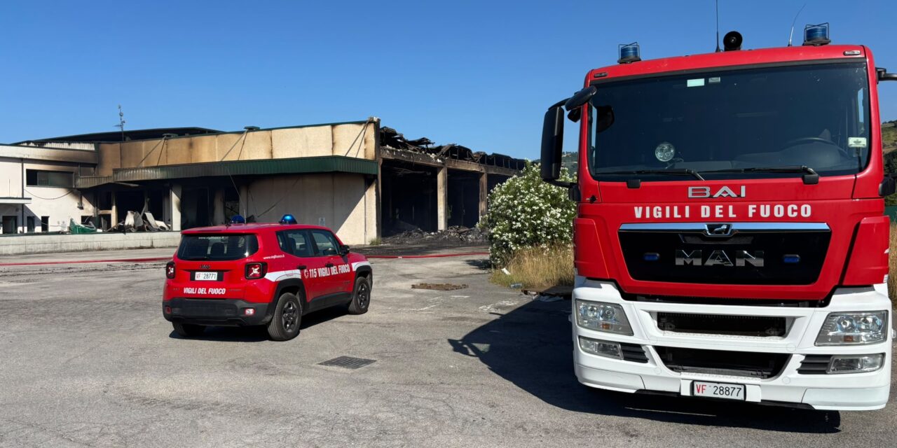 Colledara, spento il rogo nel polo industriale di Piane Mavone