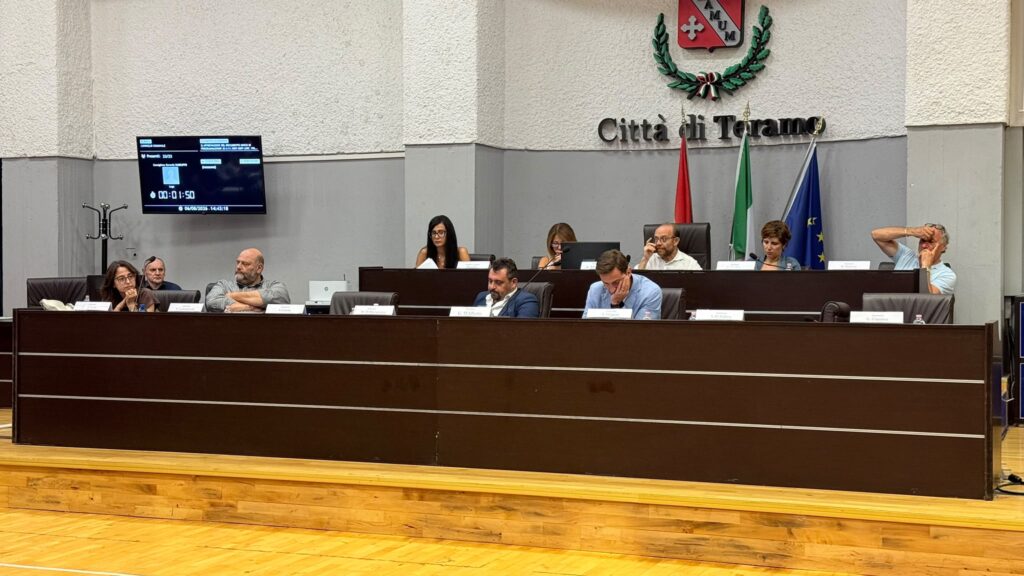 Teramo, variazione di bilancio: fondi per strade e sicurezza