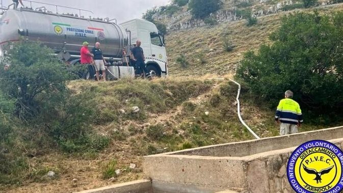 Siccità sul Gran Sasso, autobotte a Farindola per gli armenti