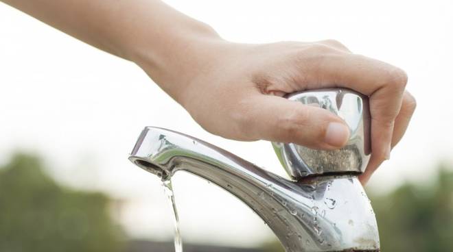 Acqua, stop notturni in tre comuni del Teramano