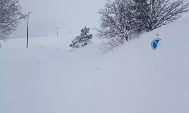 Valanga ai Prati di Tivo, neve sulla provinciale 43bis