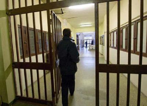 Detenuto di 25 anni muore nel carcere di Castrogno