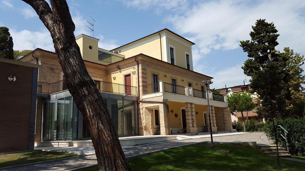 Alba Adriatica, insulti sui social al referente della biblioteca