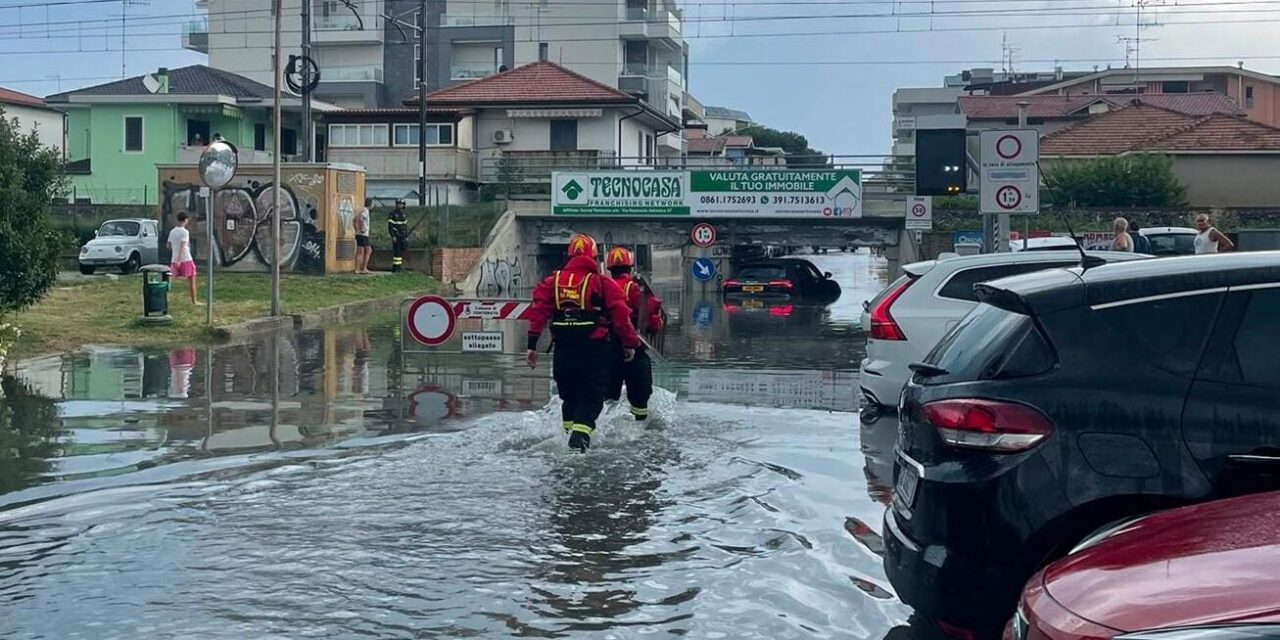 Maltempo sulla costa teramana, soccorsi a Tortoreto e disagi a Giulianova