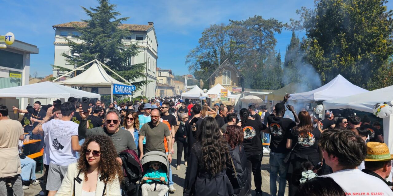 Pasquetta a Mosciano, folla nel centro per Arrostiland