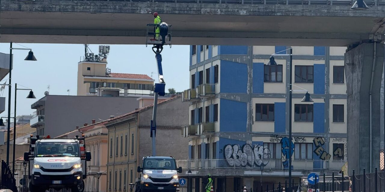 Pescara, ponte d’Annunzio chiuso per verifiche dopo distacchi