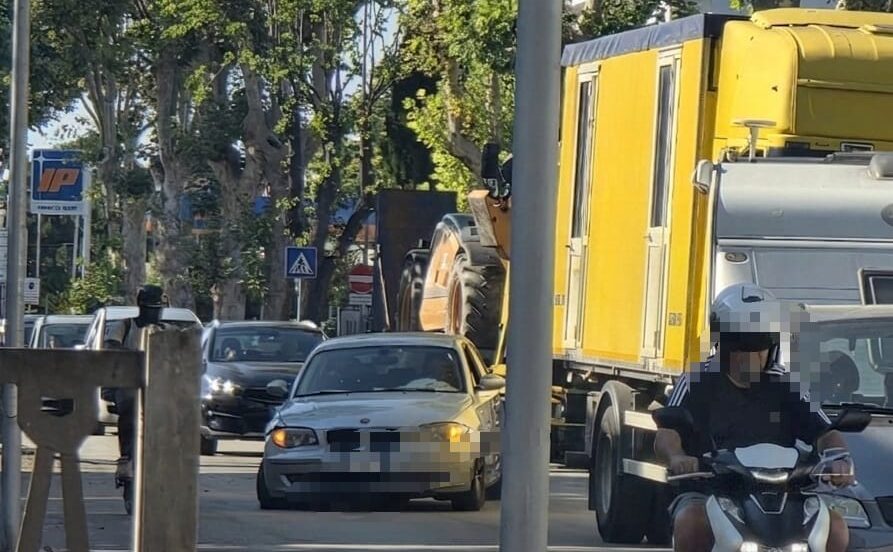 Schianto sulla Statale 16 a Giulianova, conducente irreperibile