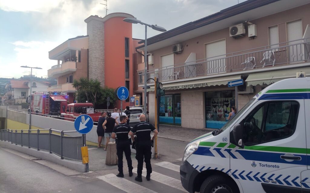 Tortoreto, principio d’incendio su un’auto in via Trieste