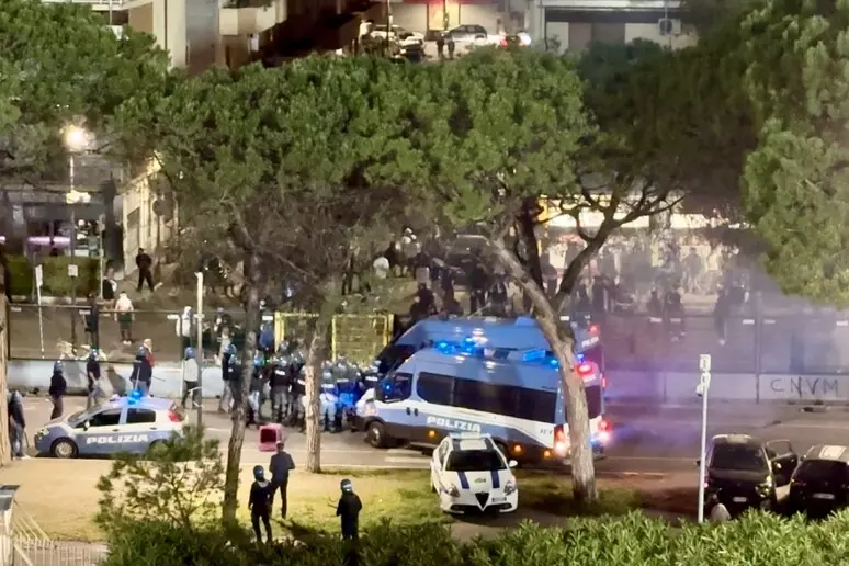 Tifosi del Pescara, stop alle trasferte dopo i disordini