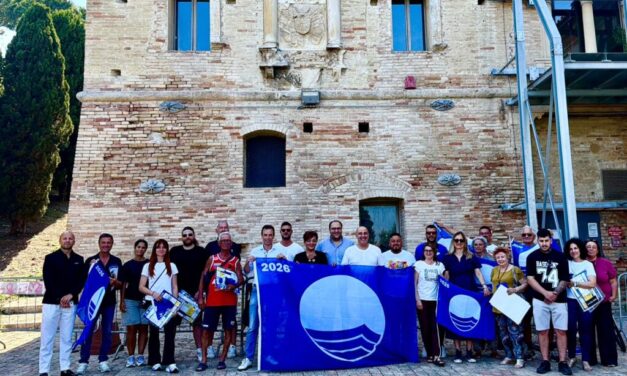 Martinsicuro festeggia la Bandiera Blu 2026 alla Torre Carlo V