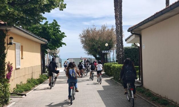 Roseto: studenti in viaggio tra treno, bici e Riserva del Borsacchio