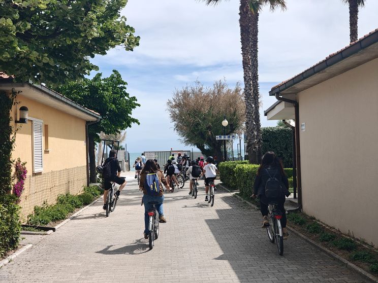 Roseto: studenti in viaggio tra treno, bici e Riserva del Borsacchio