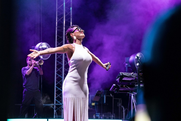 Roseto, Serena Brancale infiamma il festival Emozioni in Musica