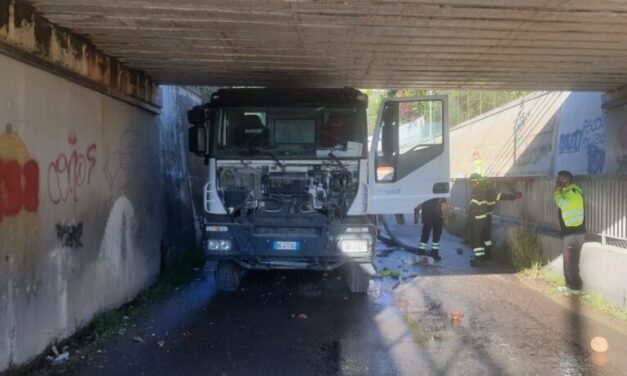 Villa Rosa, treni di nuovo regolari dopo l’urto al cavalcavia