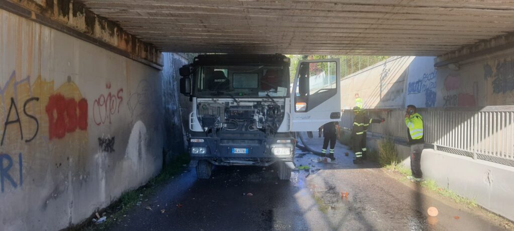 Villa Rosa, treni di nuovo regolari dopo l’urto al cavalcavia
