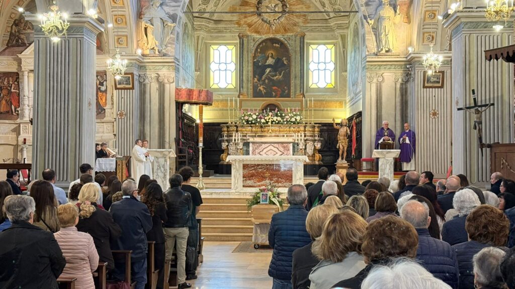 Campli si raccoglie per l’addio a Valeria Meloni