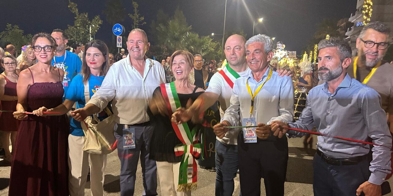 Alba Adriatica, il lungomare si accende con la sfilata di Carnevalba