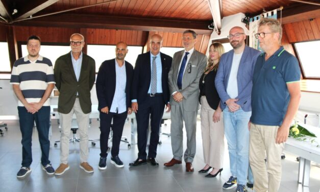 Castelli guarda a scuola, ceramica e ricostruzione