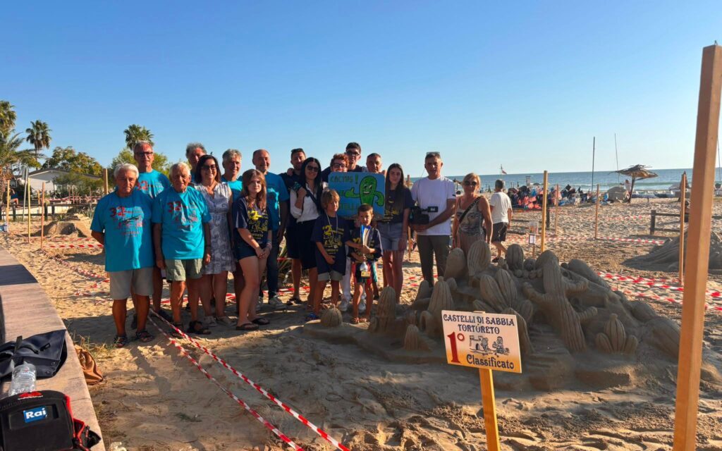Tortoreto, successo sulla spiaggia per la storica gara dei castelli