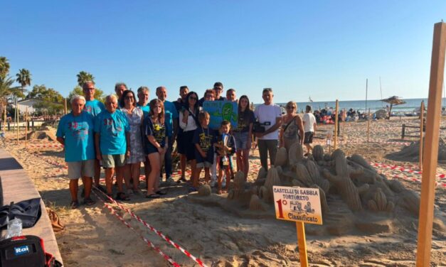 Tortoreto, successo sulla spiaggia per la storica gara dei castelli