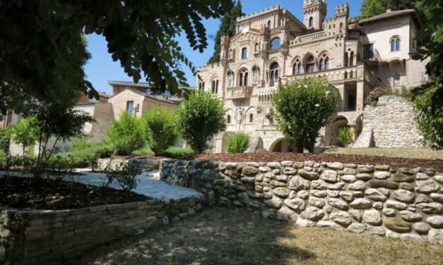 Castello Della Monica, sistemati giardino e spazi esterni