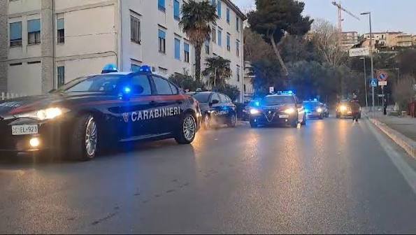 Giulianova, controlli dei carabinieri sul lungomare Spalato