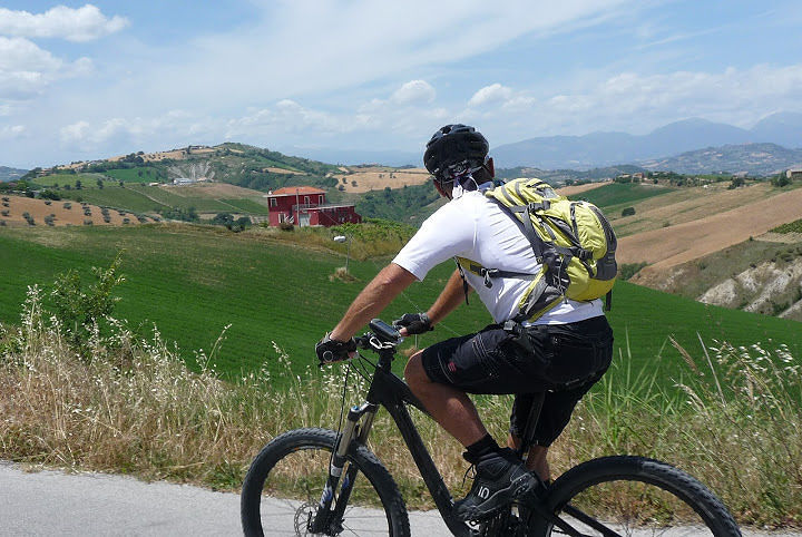 Cicloturismo, dalla Regione un invito agli operatori abruzzesi