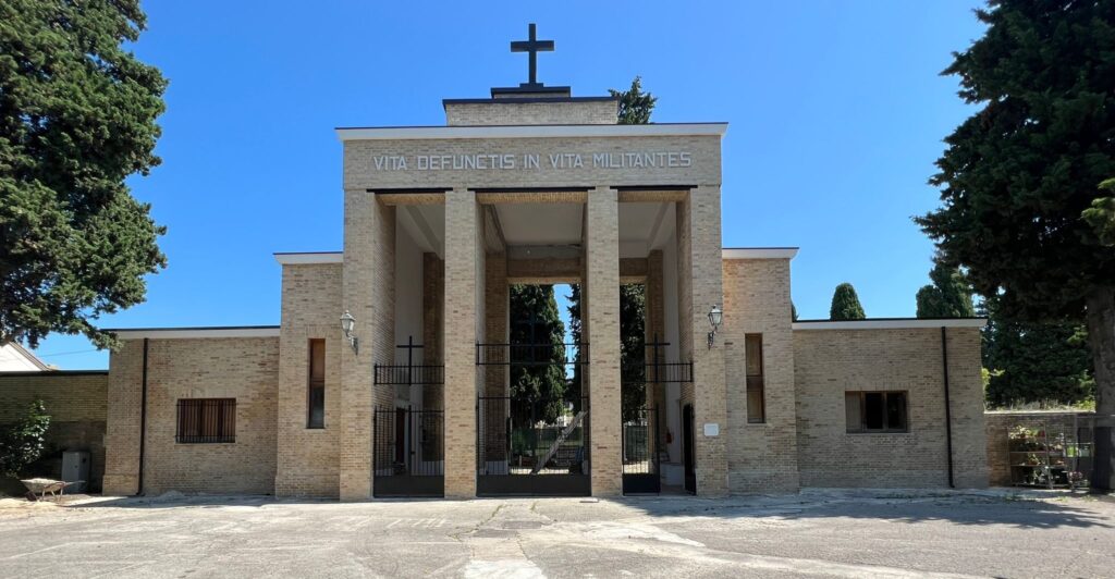 Pineto, via libera al piano per nuovi loculi al cimitero