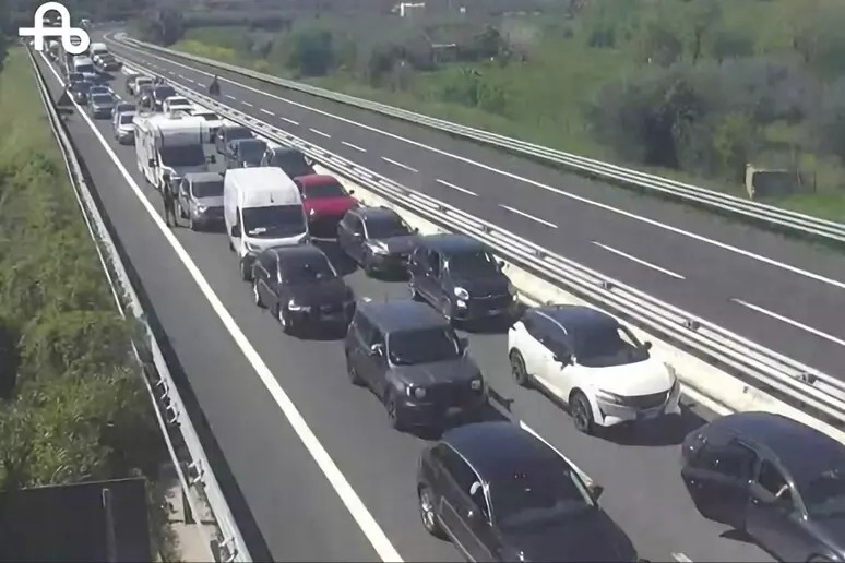 A14, limitazioni verso sud: stop ai camion oltre 7,5 tonnellate