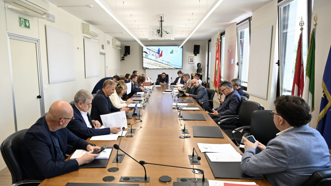 Regione, minuto di raccoglimento in Commissione Bilancio