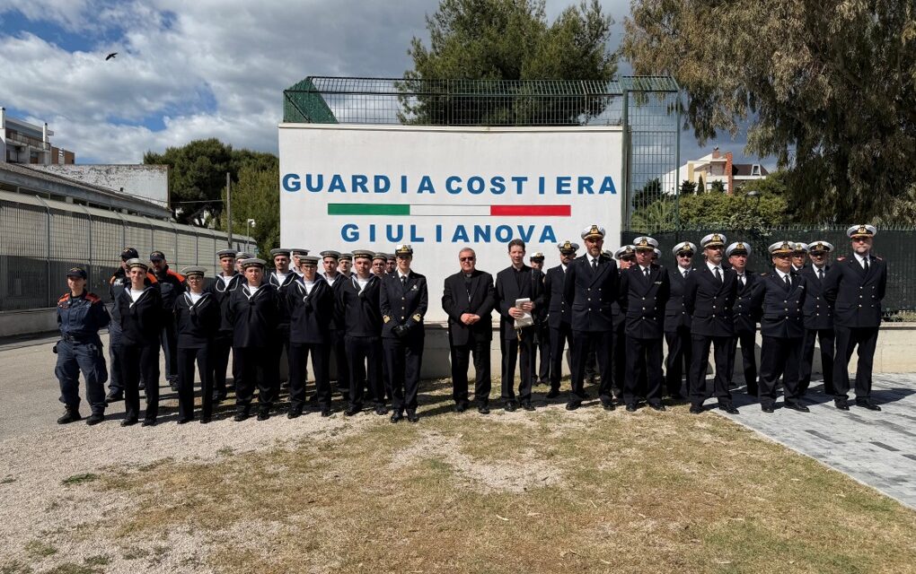 Giulianova, il porto accoglie la visita del vescovo Leuzzi