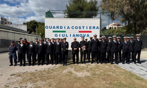 Giulianova, il porto accoglie la visita del vescovo Leuzzi