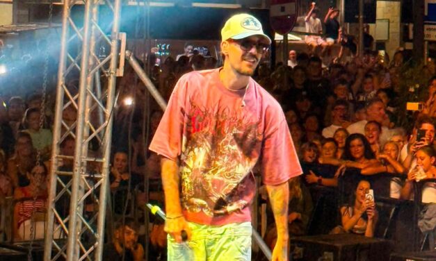 Notaresco, folla in centro per lo show di Fred De Palma