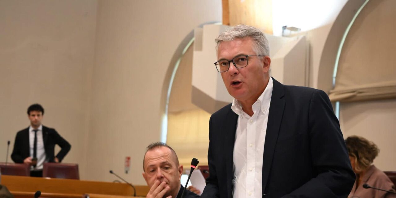 Sanità abruzzese, scontro sui DEA: Teramo al centro del dibattito
