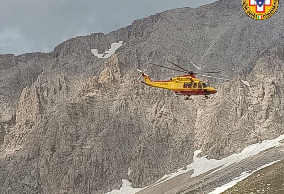 Corno Grande, escursionista soccorso dopo una caduta sul nevaio