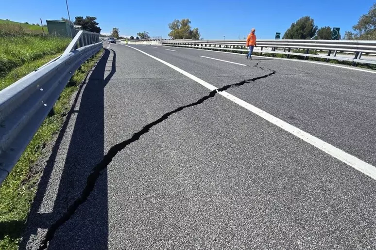 Frana in Molise, attesa per il ripristino di A14 e linea ferroviaria
