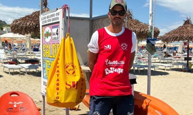 Tortoreto, bagnante soccorso in mare davanti a uno chalet