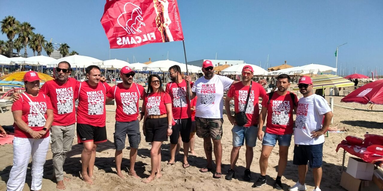 Lavoro nel turismo, la Filcams porta la campagna sulle spiagge