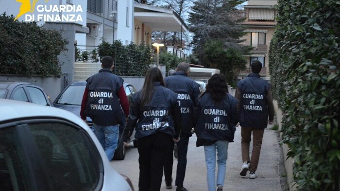Inchiesta su una società del Pescarese, tre indagati
