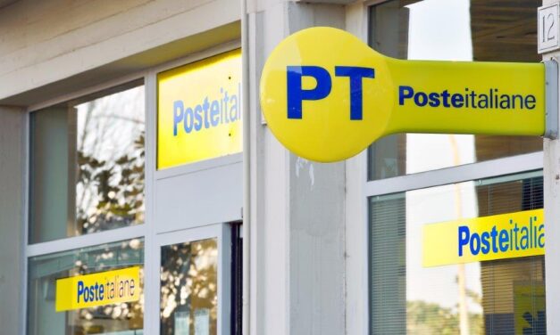 Tossicia, manutenzione al presidio postale in piazza Umberto I
