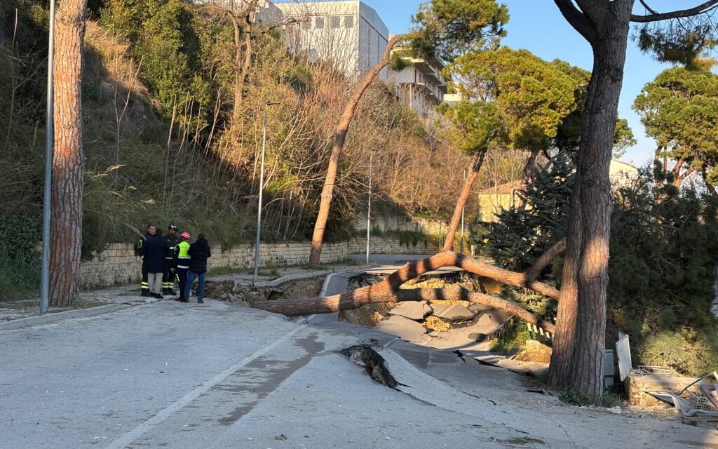 Frana a Silvi Paese, area sotto sequestro giudiziario