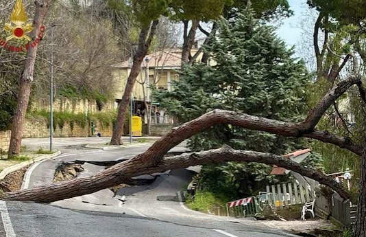 Silvi, seduta urgente in Comune dopo la frana di Santa Lucia