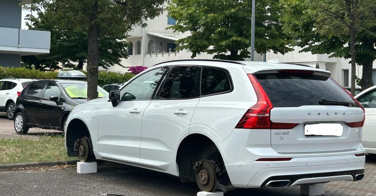 Tortoreto, rubate le ruote a un Suv in sosta in via Cavour