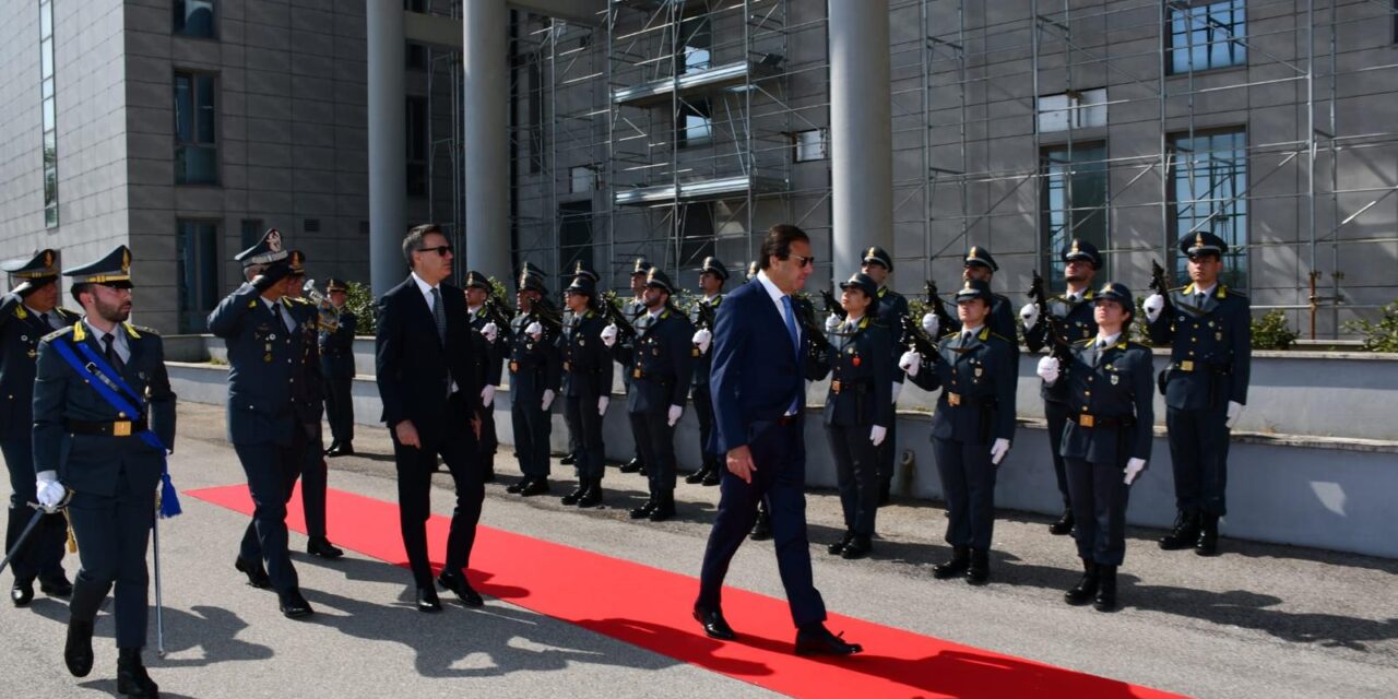 Abruzzo, visita del vice ministro Leo ai reparti della Finanza