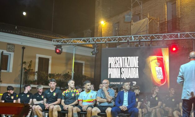 Il Giulianova si presenta in centro, tifosi e società in piazza