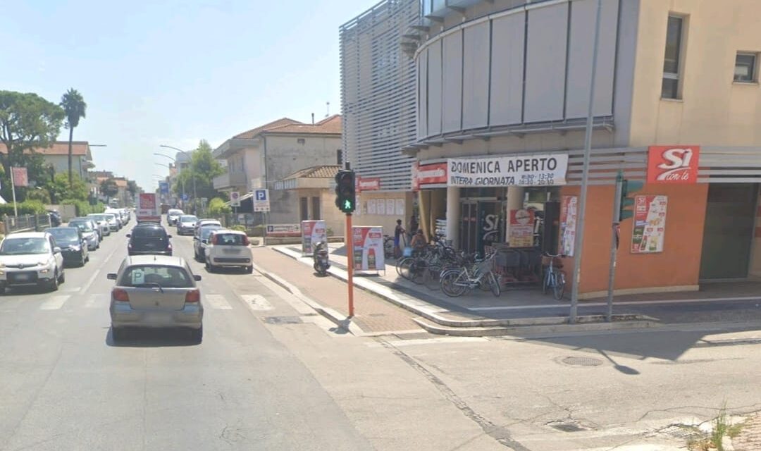 Scontro sulla Statale 16 a Giulianova, ferita una ciclista