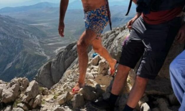 Gran Sasso, polemiche per un’escursione in infradito